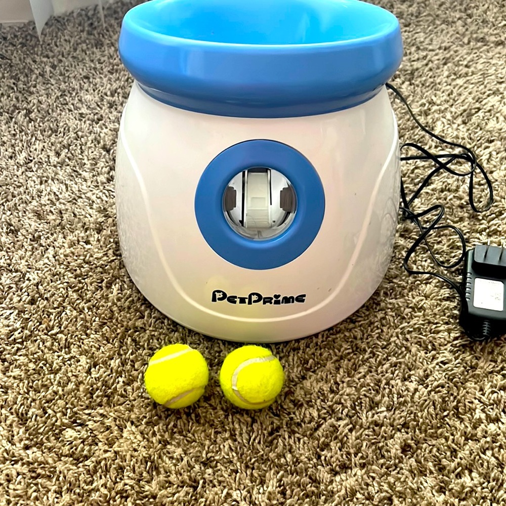 Pet ball launcher